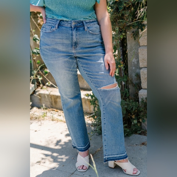 Judy Blue Mid Rise Med Wash Released Shadow Hem Bootcut Jeans Regular Plus NEW - Picture 6 of 16